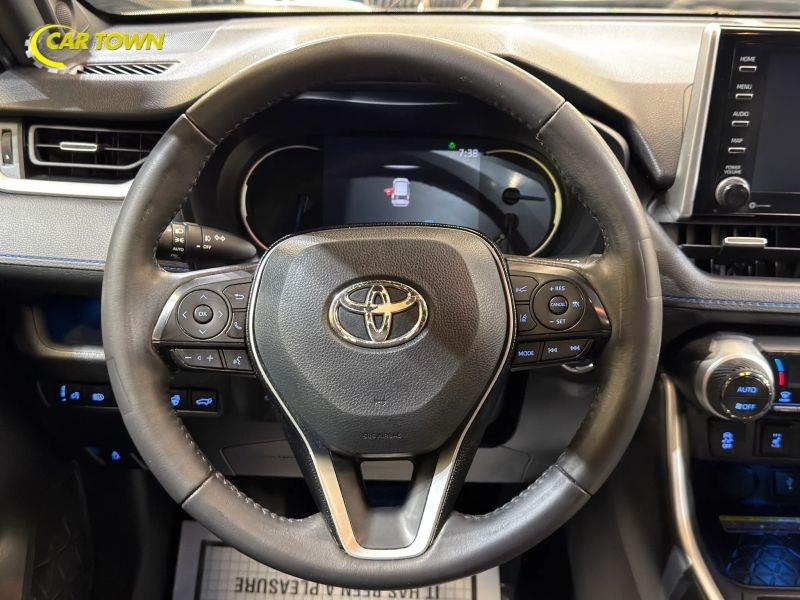 Vehicle photo 32