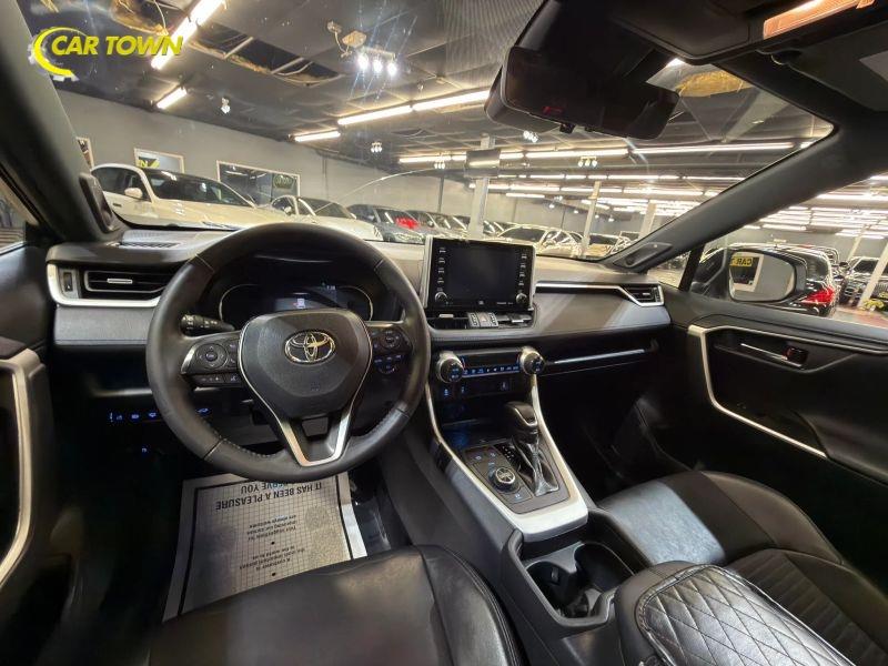 Vehicle photo 33