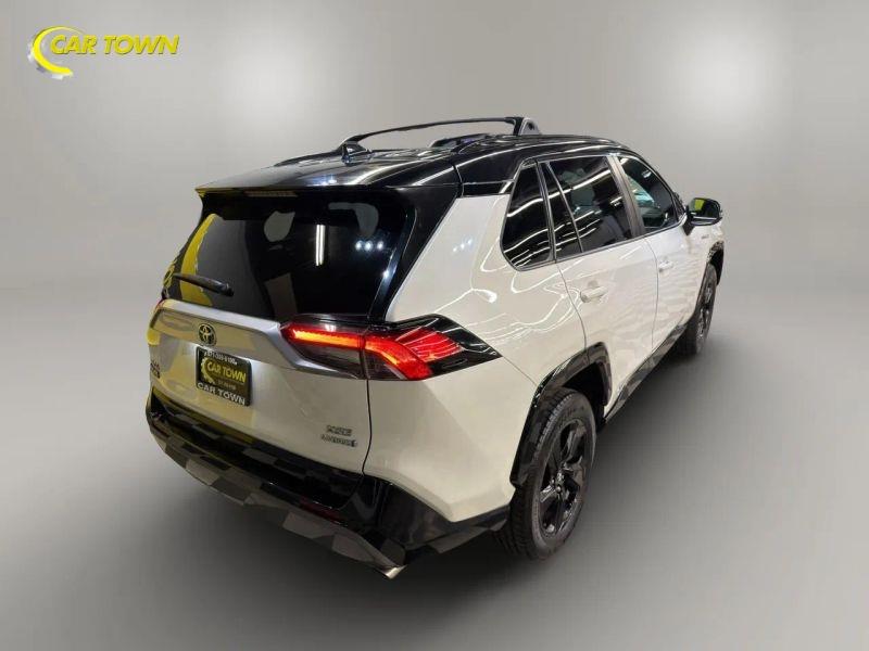 Vehicle photo 8