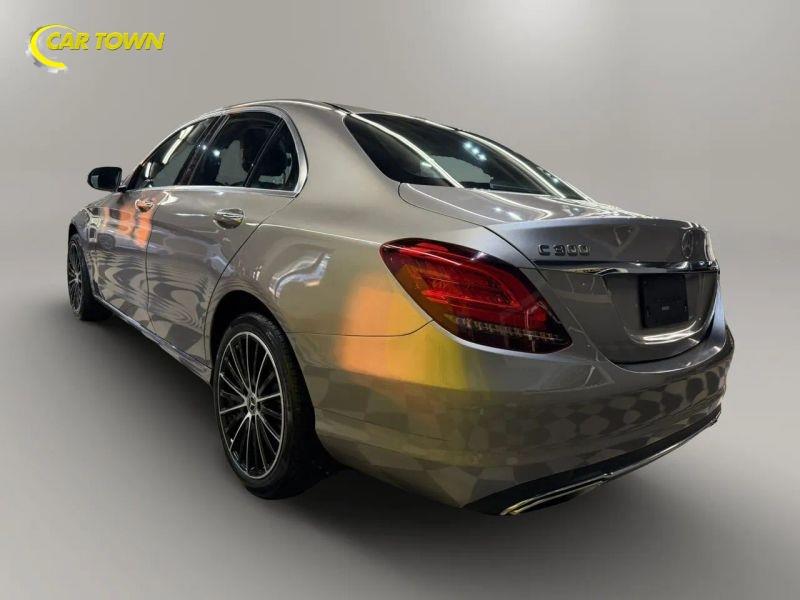 Vehicle photo 13