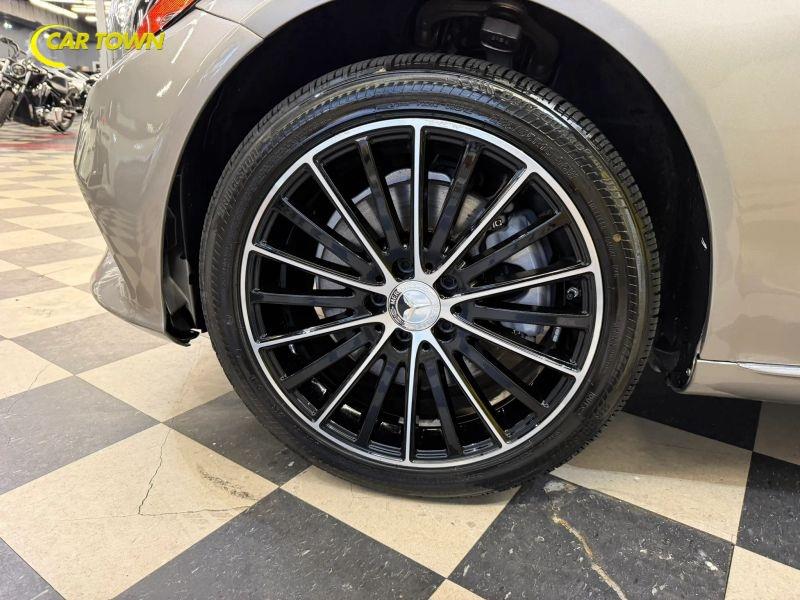 Vehicle photo 15
