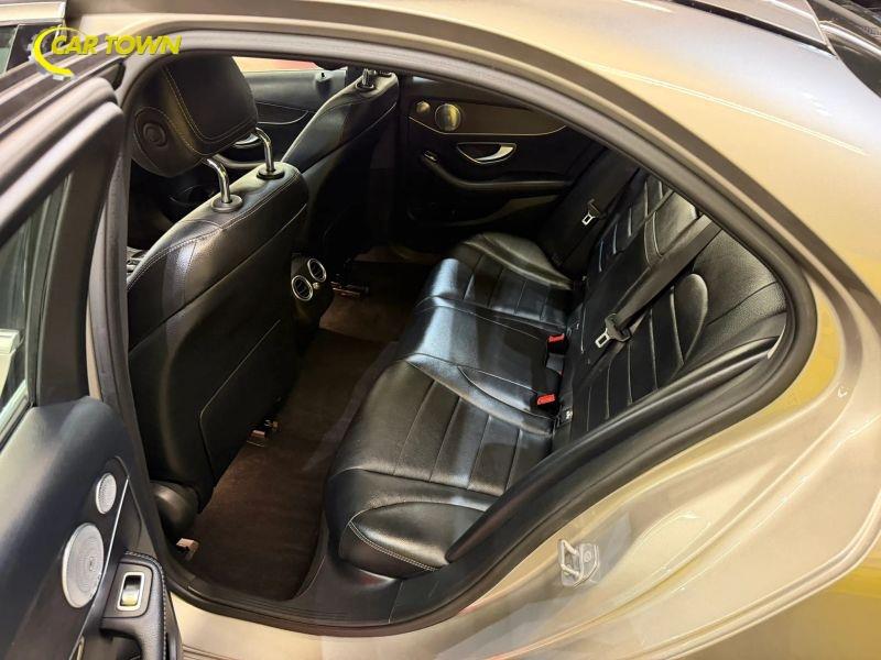 Vehicle photo 26