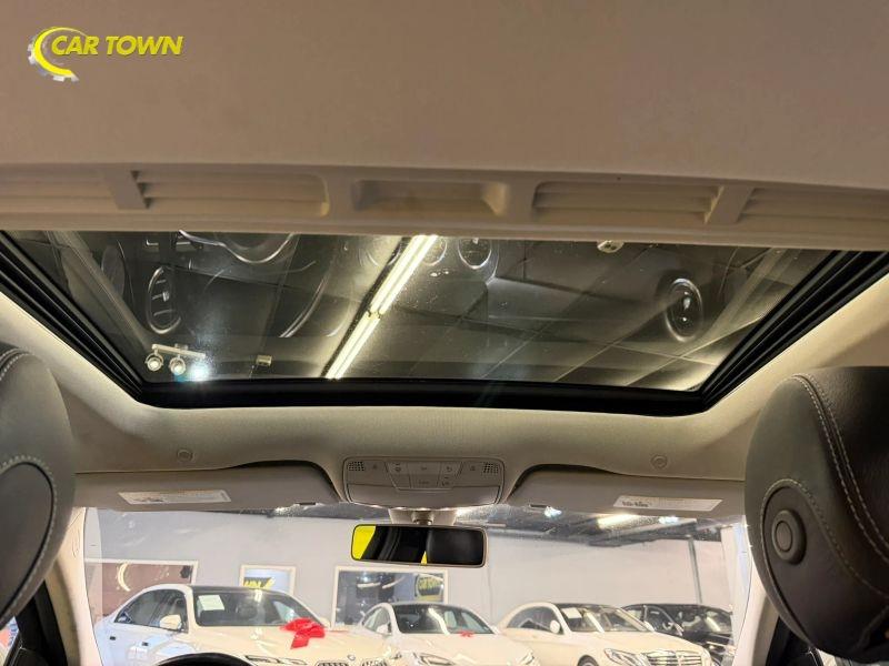 Vehicle photo 28