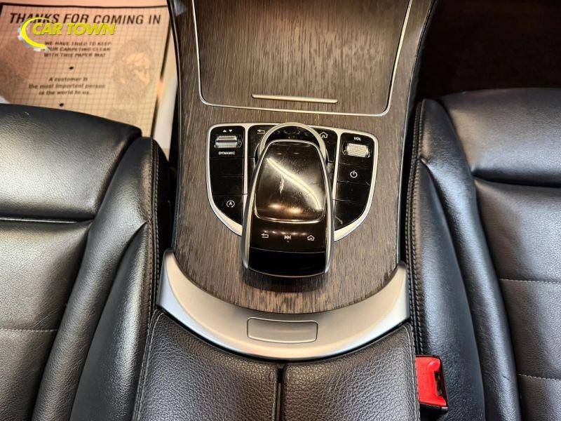 Vehicle photo 34