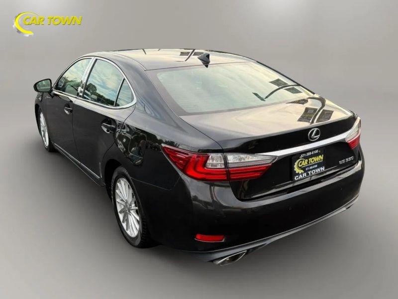 Vehicle photo 12