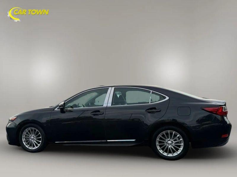 Vehicle photo 14