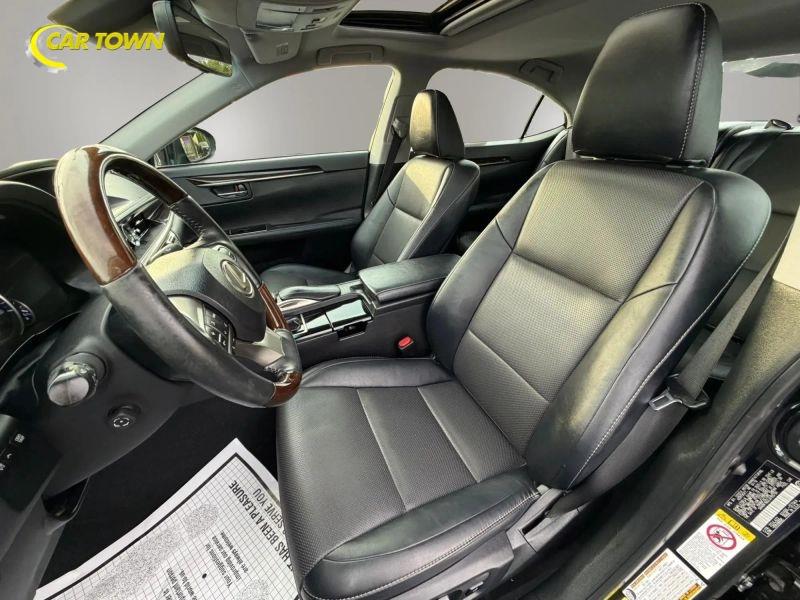 Vehicle photo 16
