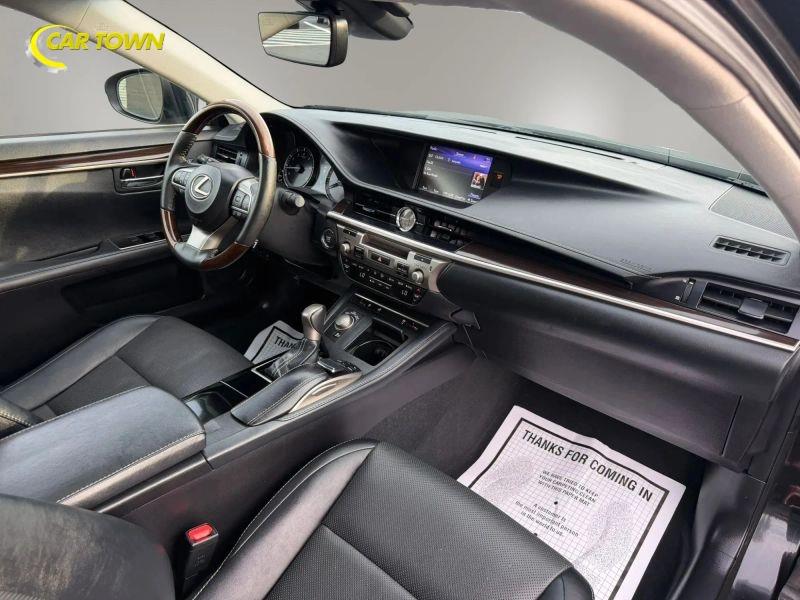 Vehicle photo 18