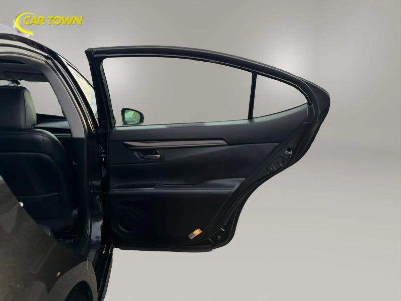 Vehicle photo 22