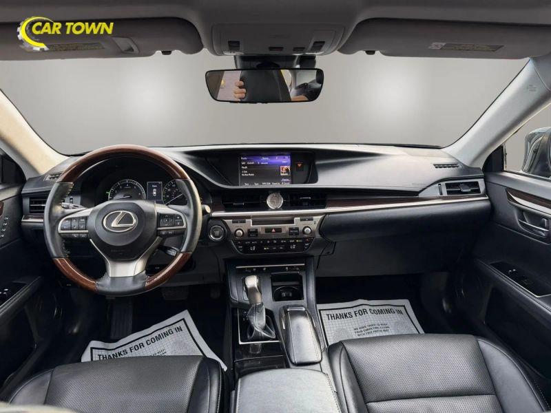 Vehicle photo 27