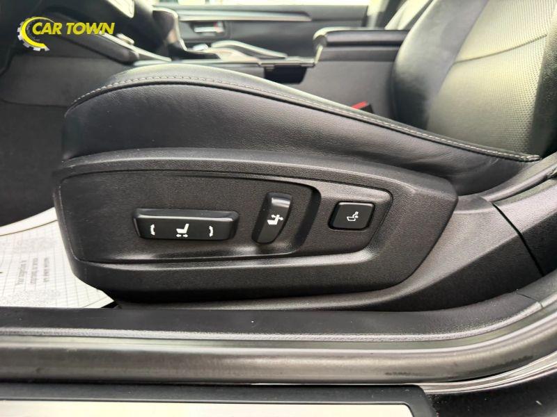 Vehicle photo 32