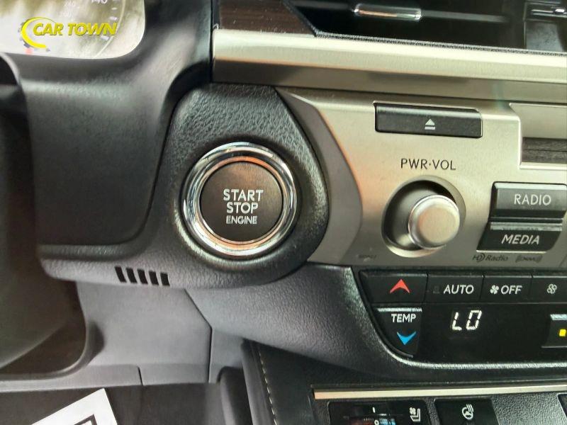 Vehicle photo 35