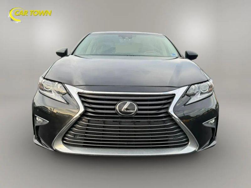 Vehicle photo 4