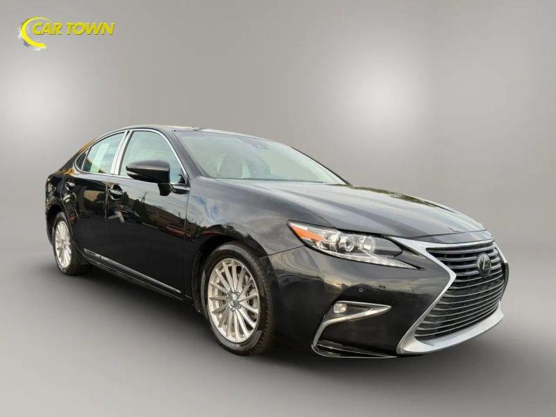Vehicle photo 6