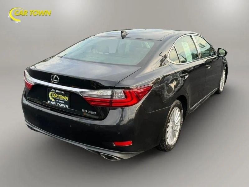 Vehicle photo 8