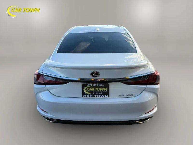 Vehicle photo 10