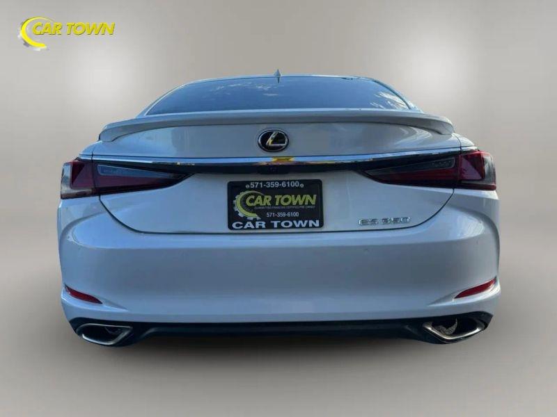 Vehicle photo 11