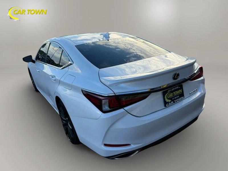 Vehicle photo 12