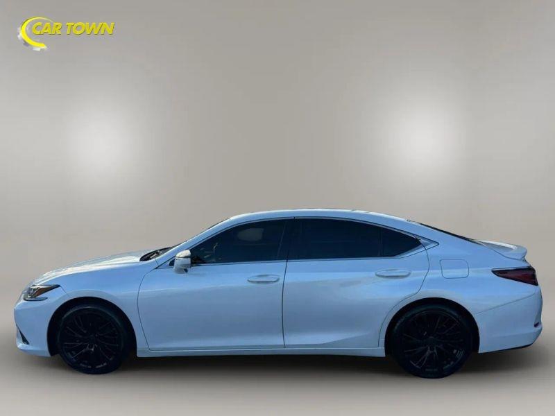 Vehicle photo 14
