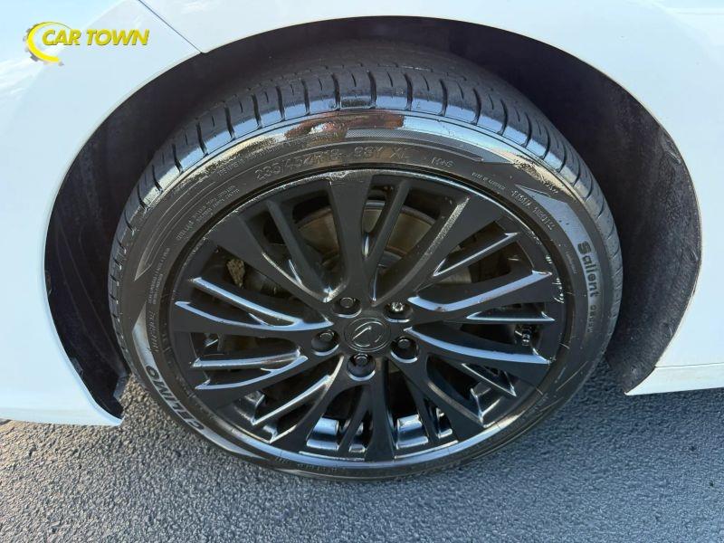 Vehicle photo 15