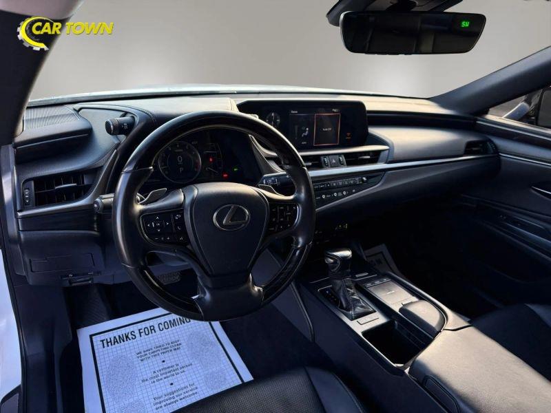 Vehicle photo 16