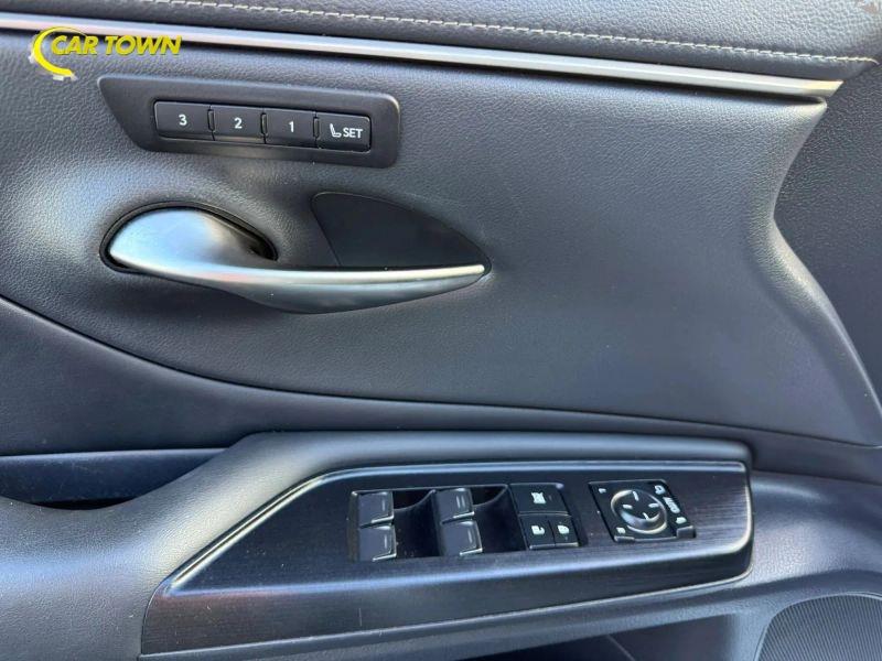 Vehicle photo 20