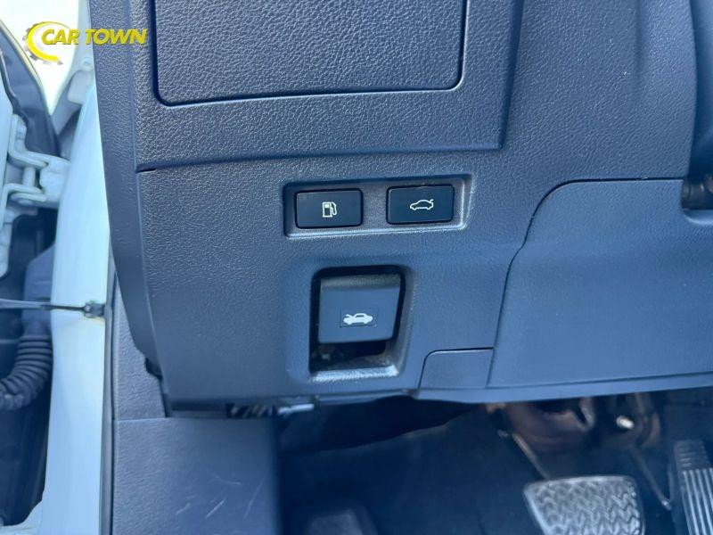 Vehicle photo 22