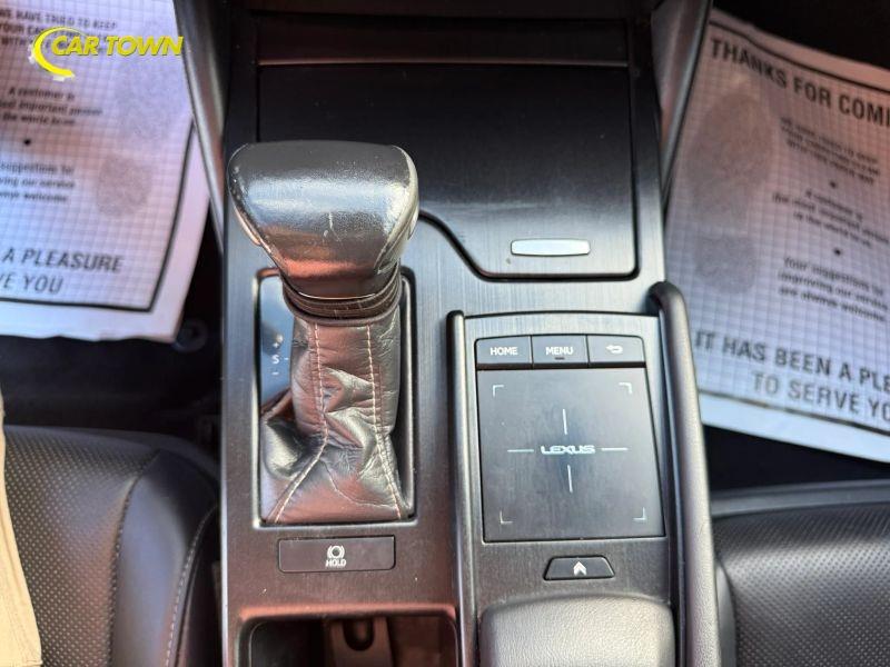 Vehicle photo 26