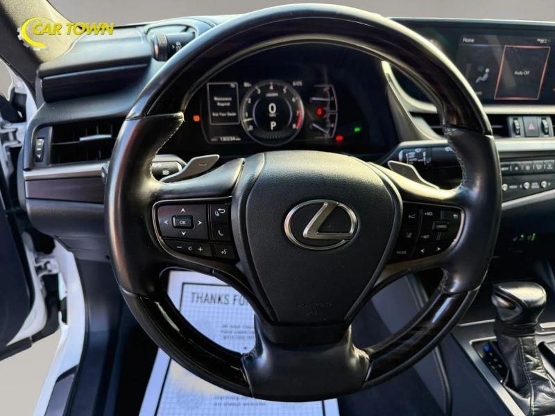 Vehicle photo 28