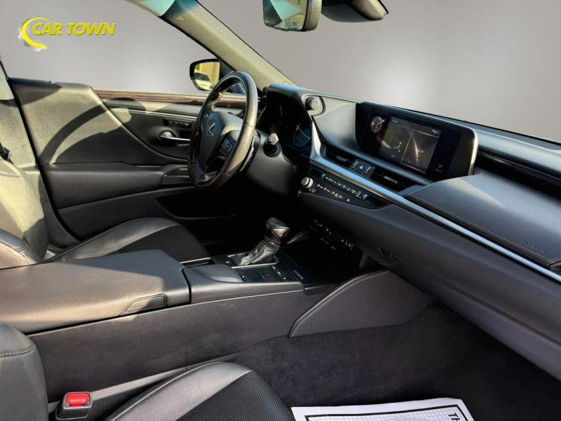 Vehicle photo 35