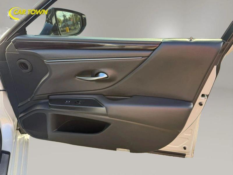 Vehicle photo 36