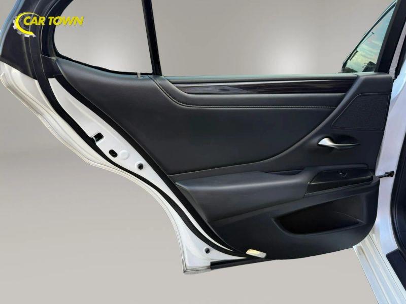Vehicle photo 40