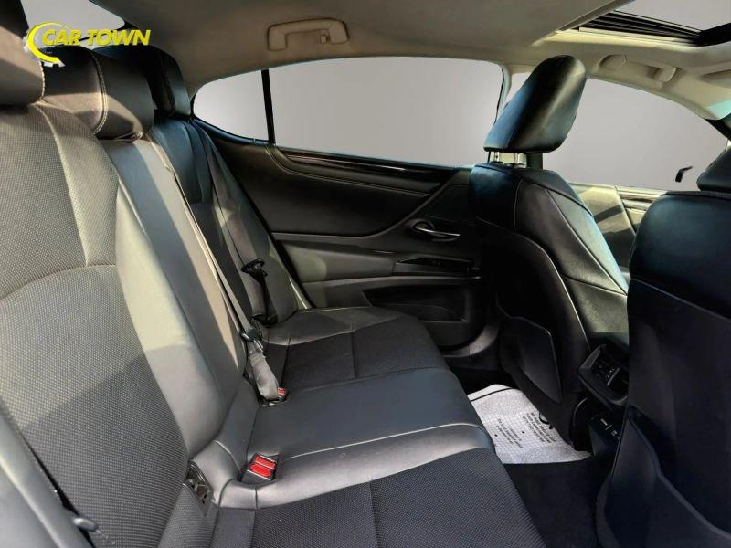 Vehicle photo 41