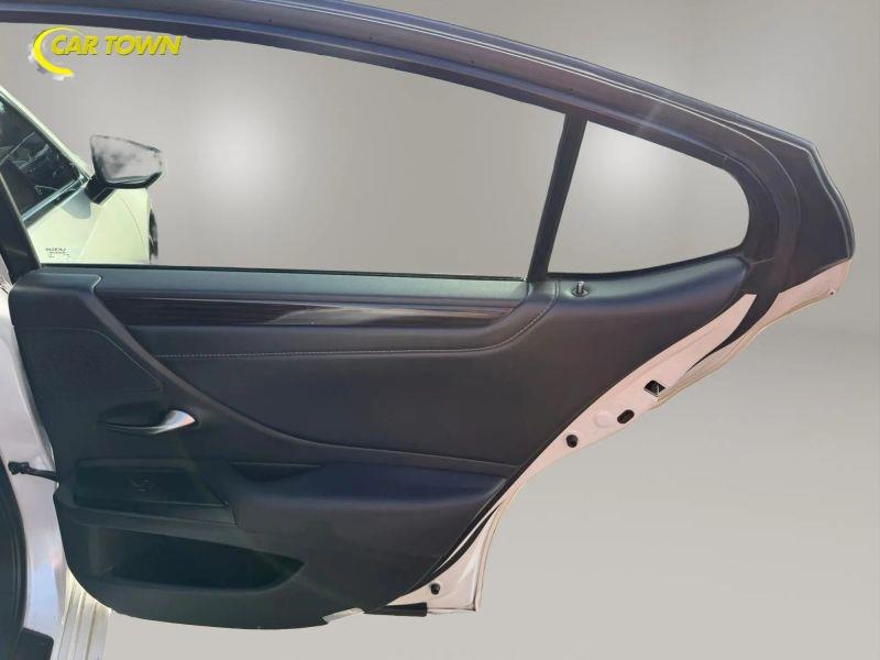 Vehicle photo 42