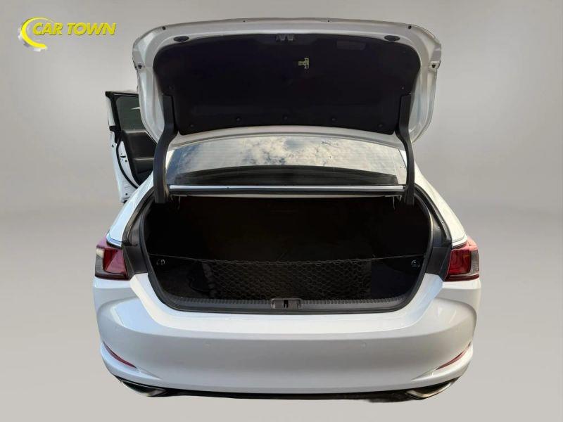 Vehicle photo 45
