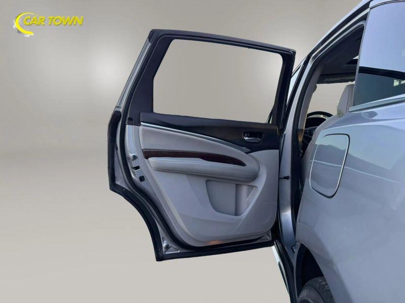 Vehicle photo 19