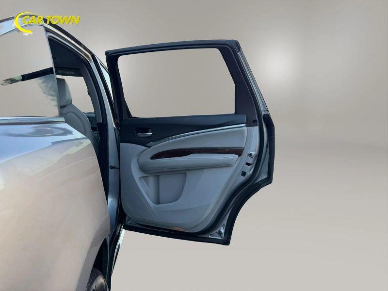 Vehicle photo 24
