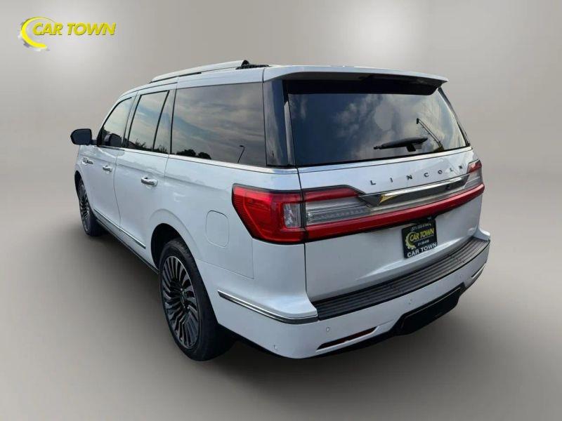 Vehicle photo 12