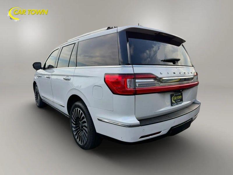 Vehicle photo 13