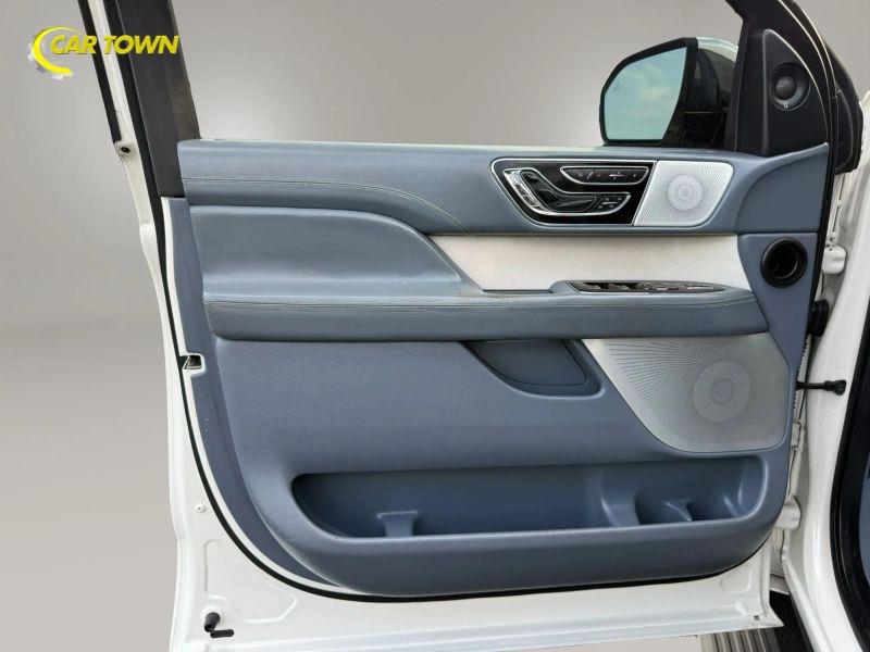 Vehicle photo 19