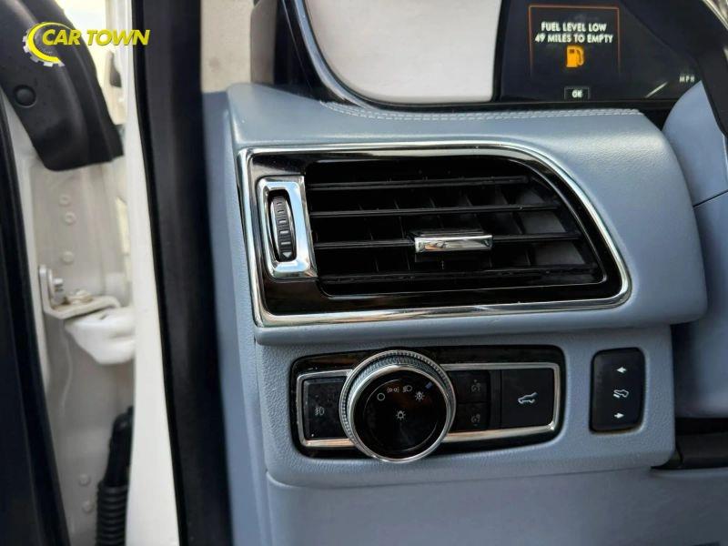 Vehicle photo 22