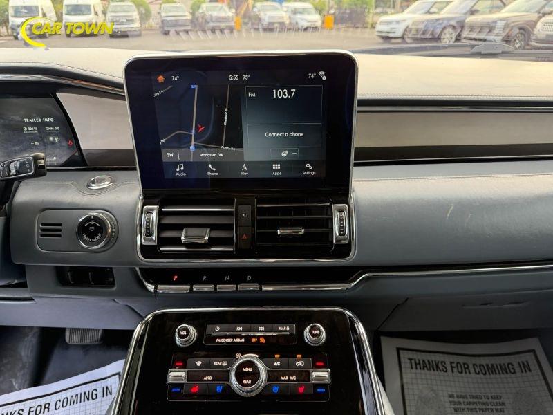Vehicle photo 24