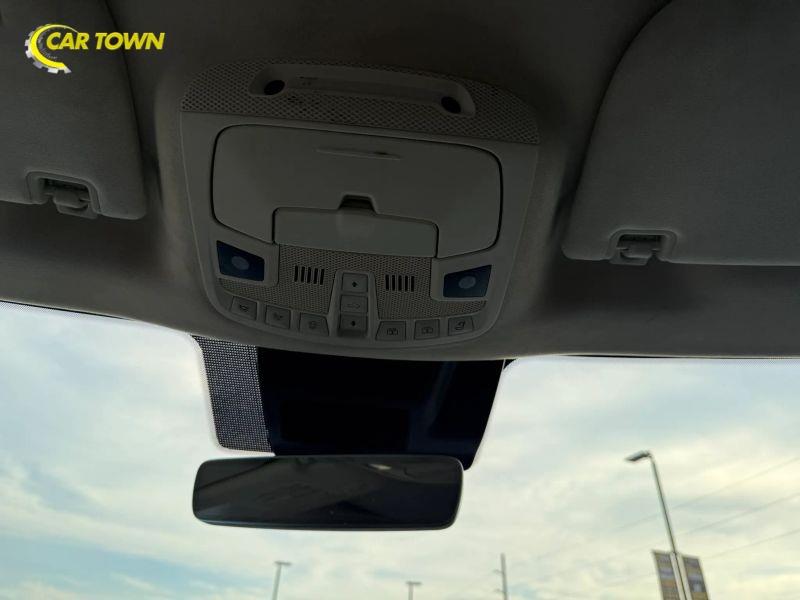Vehicle photo 25