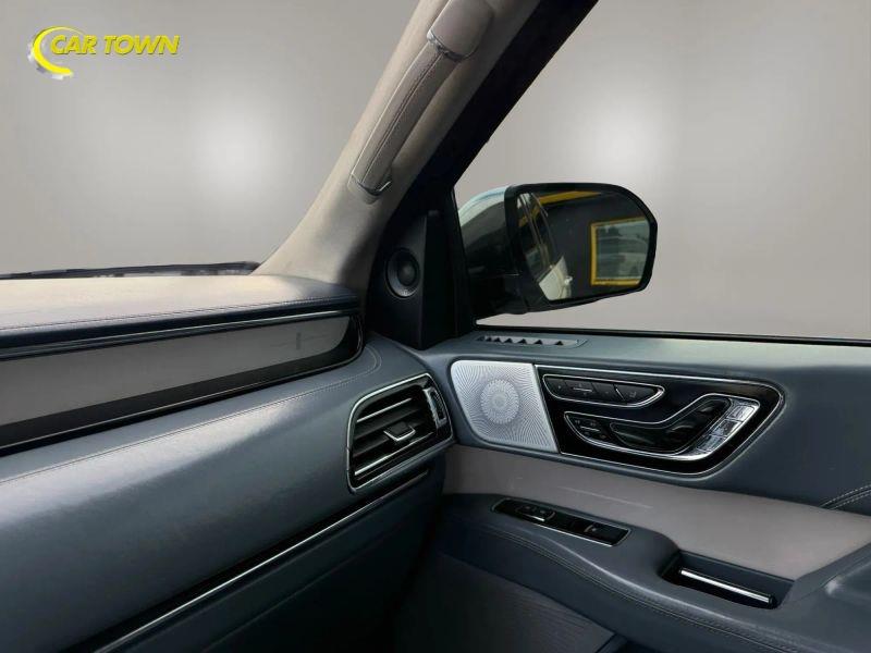 Vehicle photo 26