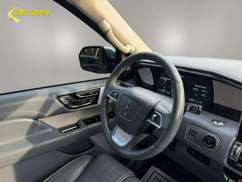 Vehicle photo 29