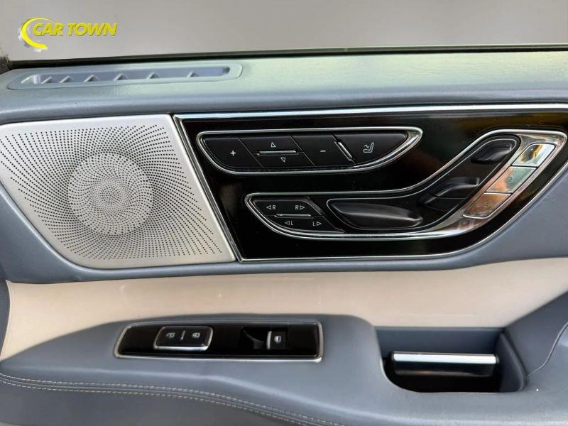 Vehicle photo 31