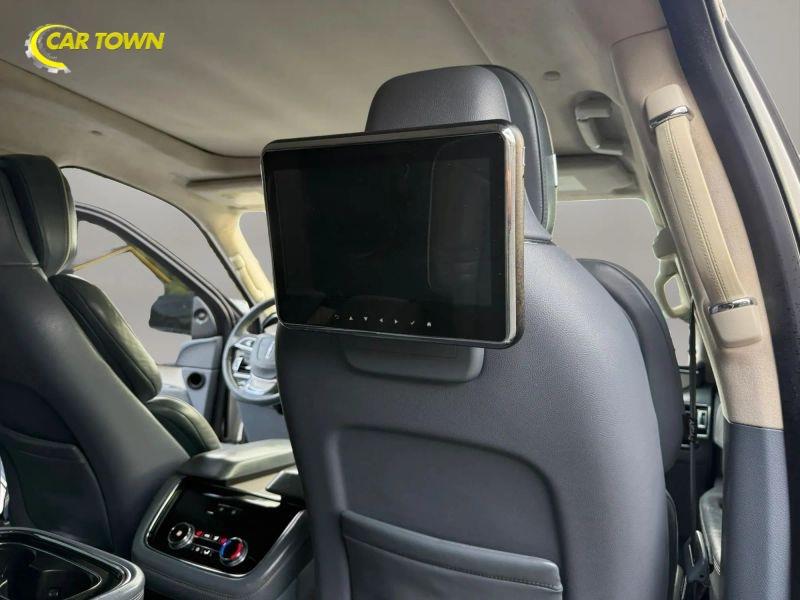Vehicle photo 45