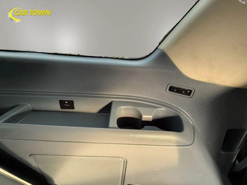 Vehicle photo 48