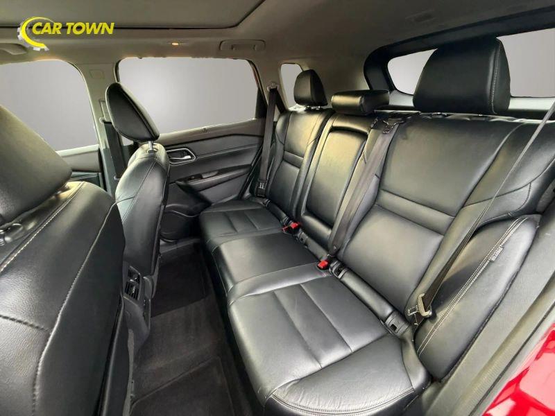 Vehicle photo 23