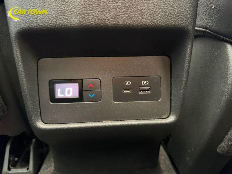 Vehicle photo 34